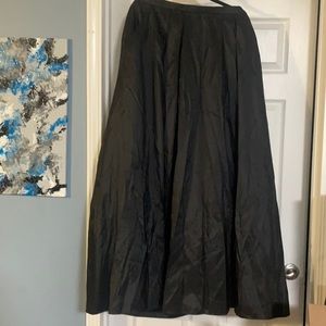 Long black skirt with pockets and  zipper back